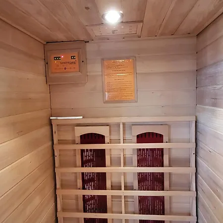Dom wakacyjny Vesna With Sauna *